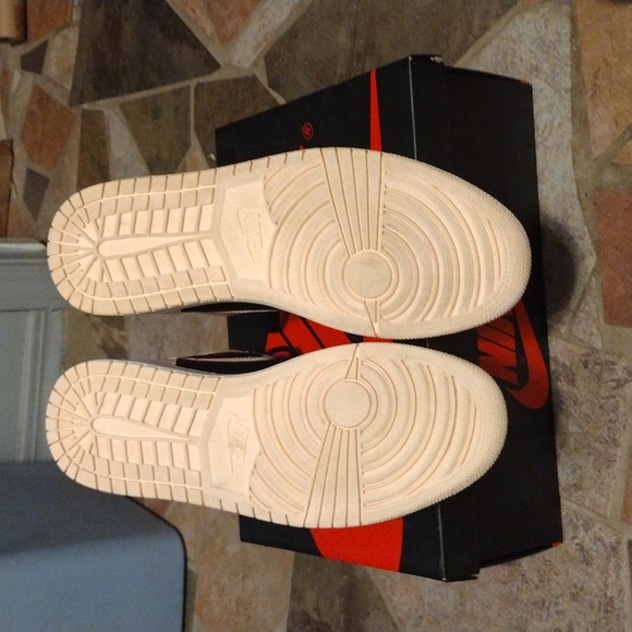 Air Jordan 1 Retro high OG Black Crimson TNT White Size 9.5 - Picture 4 of 9